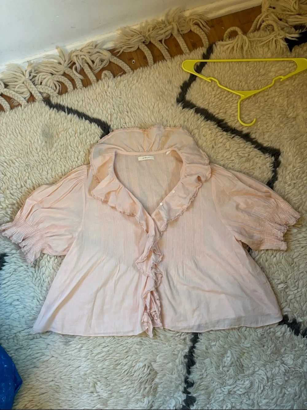 Doen Pale Pink Ruffled V-Neck Blouse - Picture 3 of 16